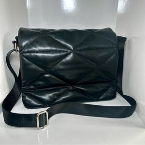 ROOTS Women’s Adjustable Crossbody Purse, Quilted Front, Black, Lightweight, NEW